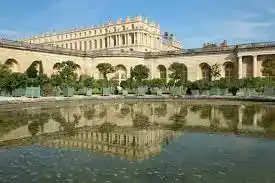 Jardins de l’Orangerie de Versailles aux lignes nettes